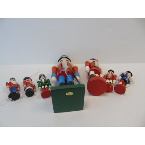 Vintage Collection Of 7 Christmas Nutcrackers Various Sizes Ornaments - Picture 2 of 6